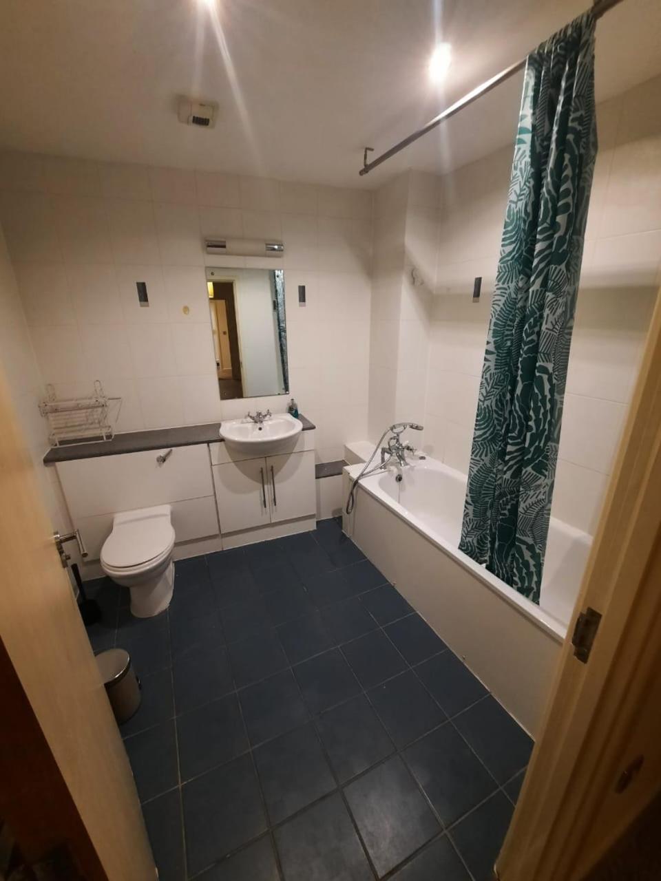 Room In Cardiff City Center - Swiftstay Exterior photo